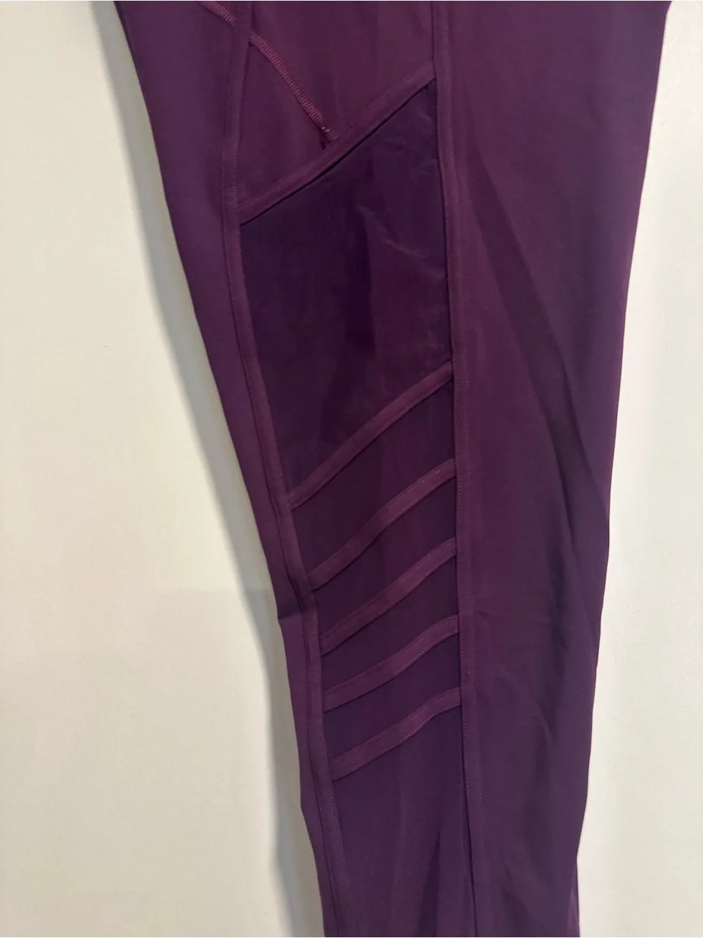 Lululemon Wild and Free purple leggings mesh sides/ pockets strappy detailing.